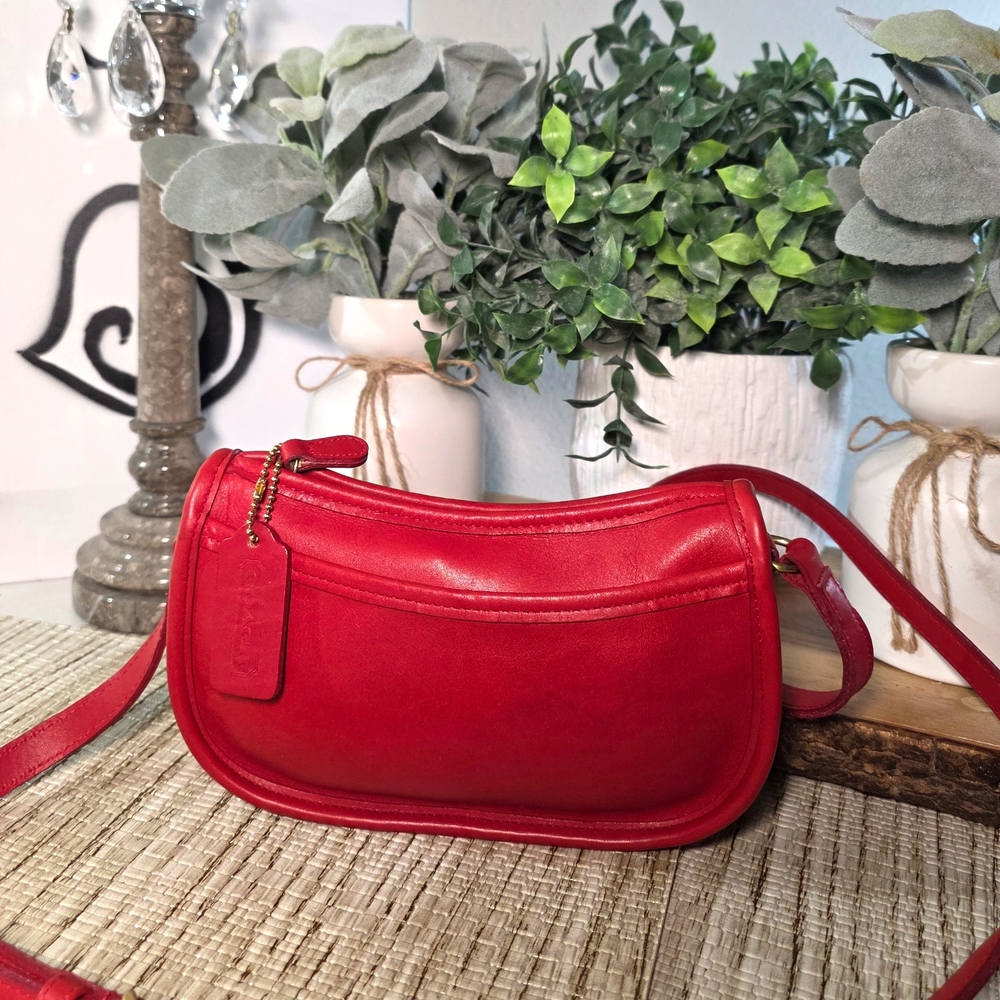 🤩SOLDVintage Coach Red Wendie Zip 9031
